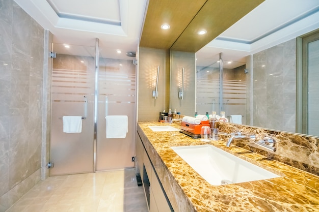 Medina's Master Bathroom Transformation: Expert Renovation